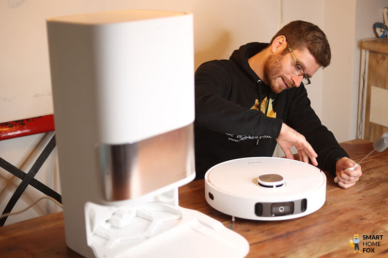 Der Dreame L10s Ultra ist von der Seite zu sehen.